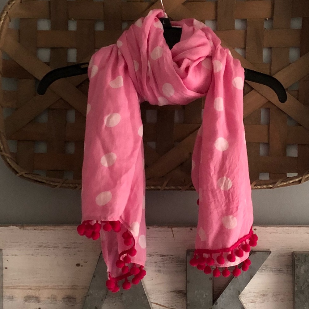 NEW Crown & Ivy Scarf